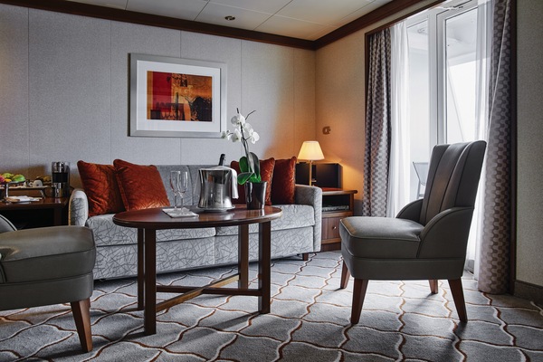 Silversea Cruises Silver Wind Medallion Suite Living Room ©Silversea Cruises Ltd.jpg